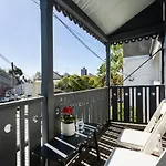 Renovated Terrace-Style Apartment In Woollahra
